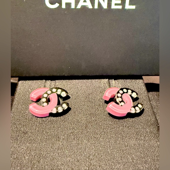 Authentic two tone color Chanel resin earrings. - Picture 7 of 13